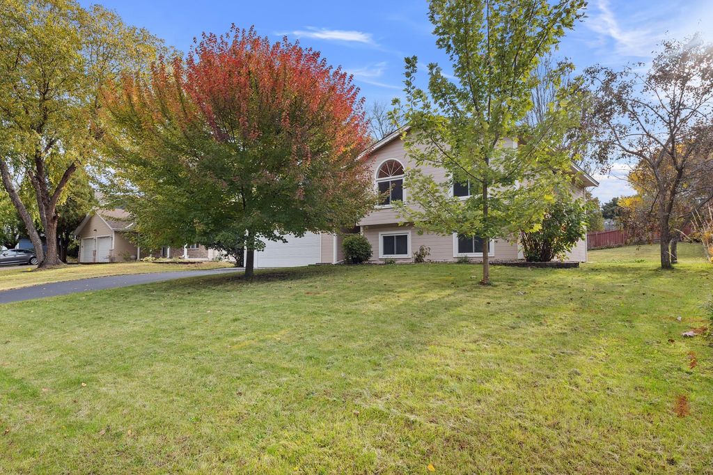 11921 Baypoint Drive, Burnsville, MN 55337