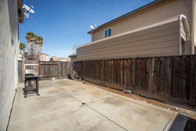 1720 Hicks Ave, Olivehurst, CA 95961