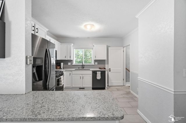 29305 Van Riper Street, Flat Rock, MI 48134