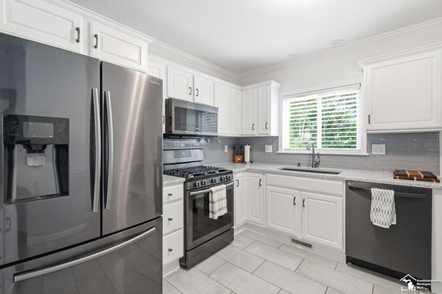 29305 Van Riper Street, Flat Rock, MI 48134