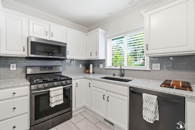 29305 Van Riper Street, Flat Rock, MI 48134