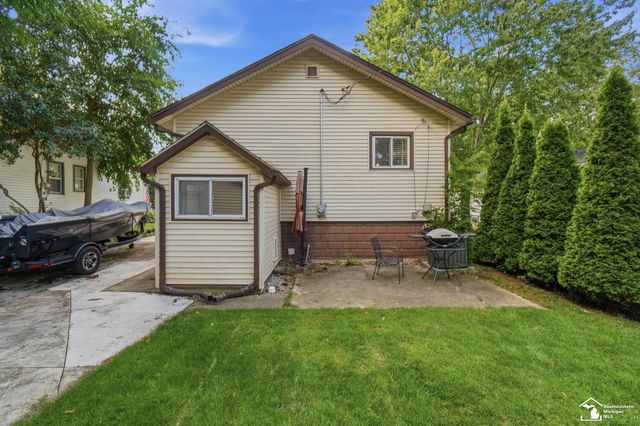 29305 Van Riper Street, Flat Rock, MI 48134
