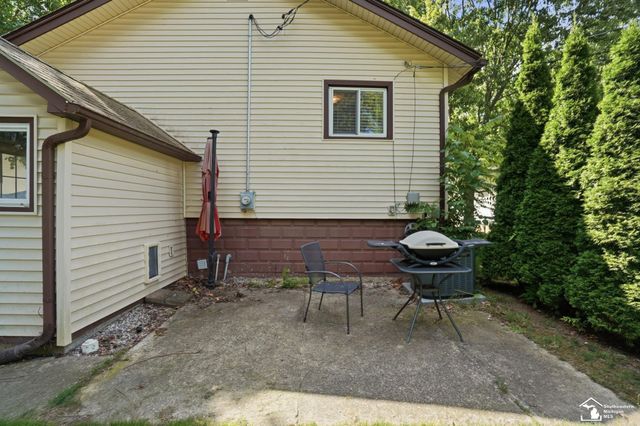 29305 Van Riper Street, Flat Rock, MI 48134
