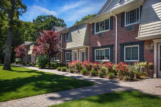 12 longwood Place 1205B, Coram, NY 11727