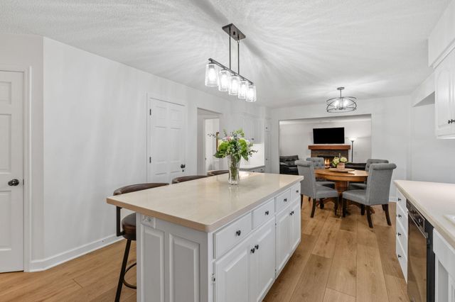 1315 Donegal Drive, Woodbury, MN 55125