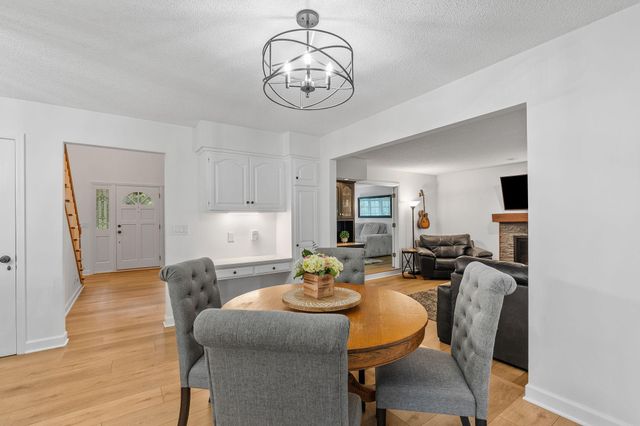 1315 Donegal Drive, Woodbury, MN 55125