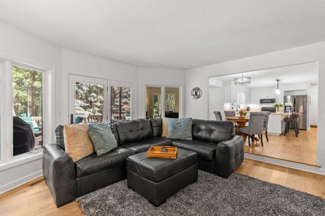 1315 Donegal Drive, Woodbury, MN 55125