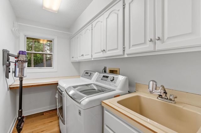 1315 Donegal Drive, Woodbury, MN 55125