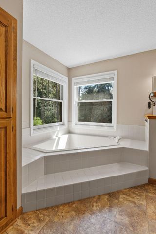 1315 Donegal Drive, Woodbury, MN 55125