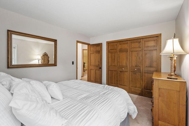 1315 Donegal Drive, Woodbury, MN 55125