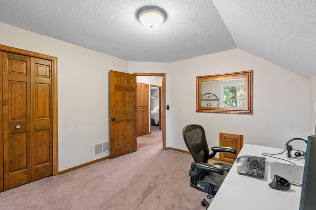 1315 Donegal Drive, Woodbury, MN 55125