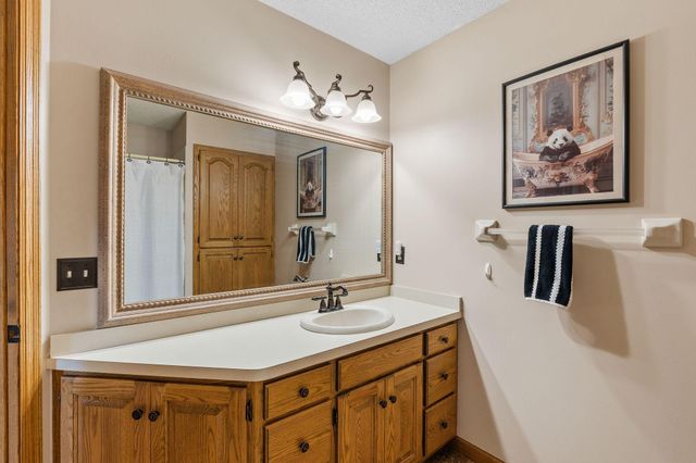 1315 Donegal Drive, Woodbury, MN 55125
