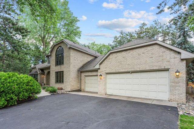 1315 Donegal Drive, Woodbury, MN 55125