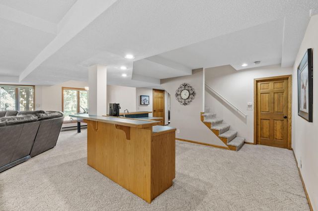 1315 Donegal Drive, Woodbury, MN 55125