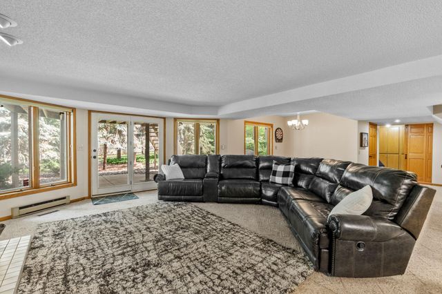 1315 Donegal Drive, Woodbury, MN 55125