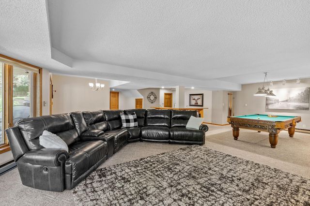 1315 Donegal Drive, Woodbury, MN 55125