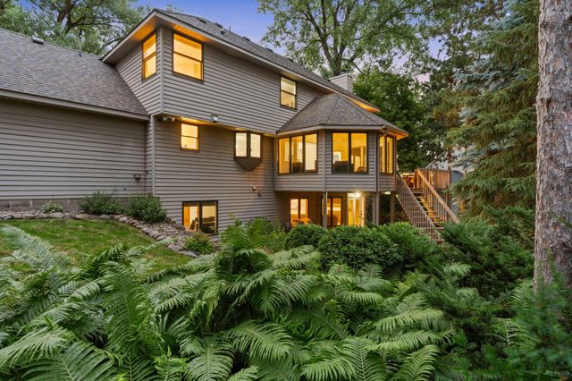 1315 Donegal Drive, Woodbury, MN 55125