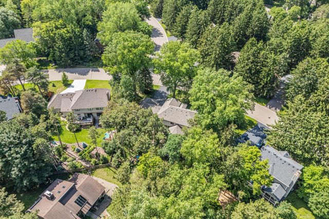 1315 Donegal Drive, Woodbury, MN 55125