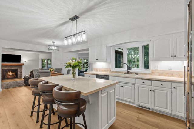 1315 Donegal Drive, Woodbury, MN 55125