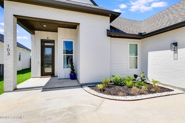 103 Queen Palm Circle, Youngsville, LA 70592