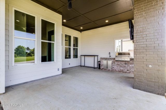 103 Queen Palm Circle, Youngsville, LA 70592
