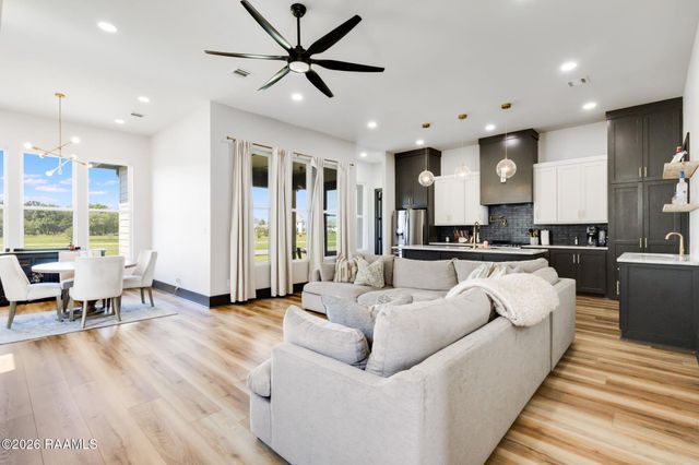 103 Queen Palm Circle, Youngsville, LA 70592