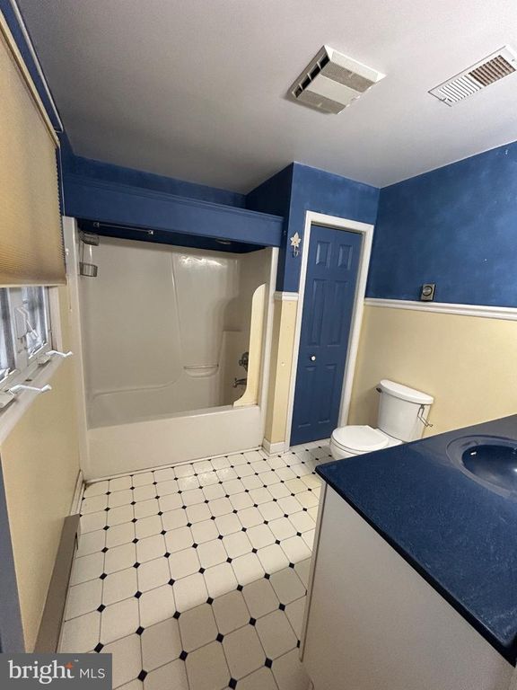 Image 16 of property listing at 8509 WINCHESTER AVE, Inwood, WV 25428