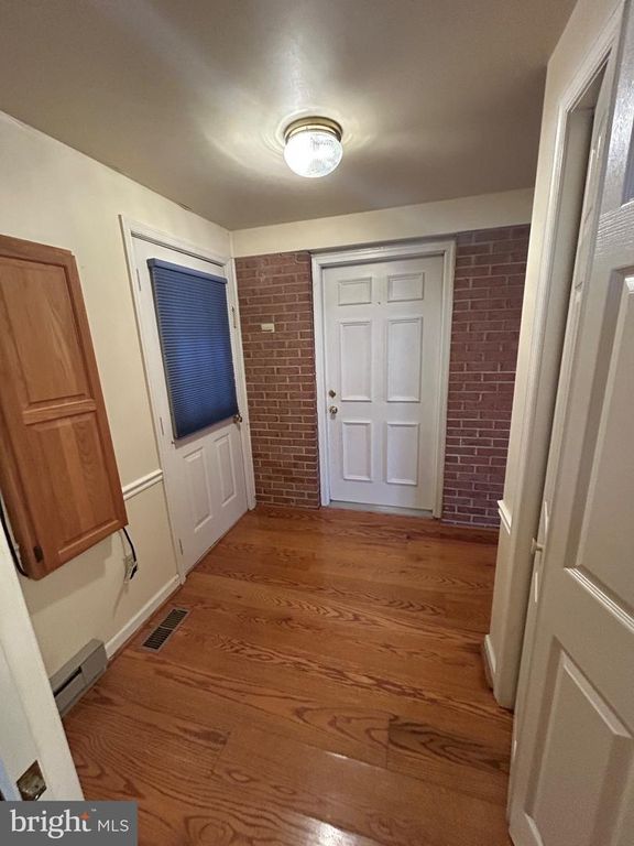 Image 17 of property listing at 8509 WINCHESTER AVE, Inwood, WV 25428