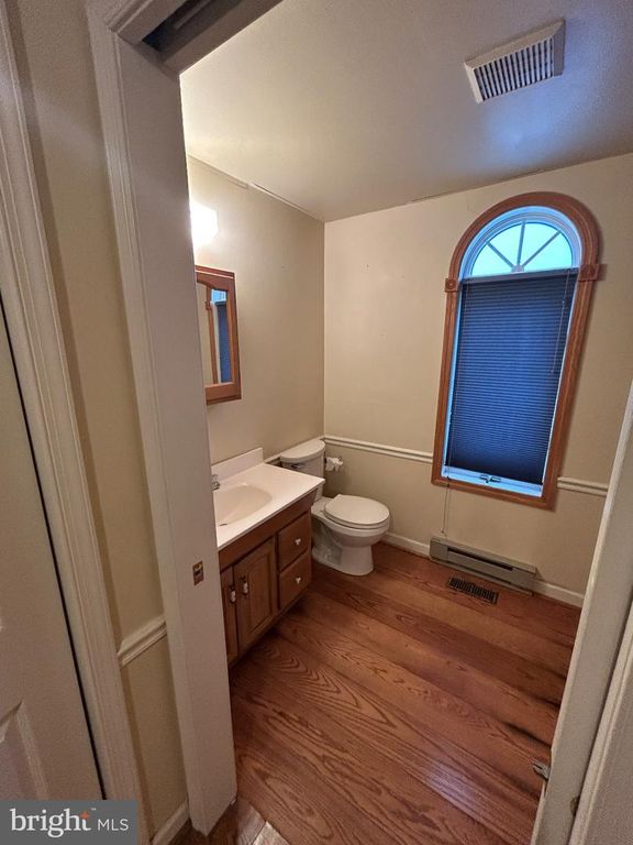 Image 18 of property listing at 8509 WINCHESTER AVE, Inwood, WV 25428