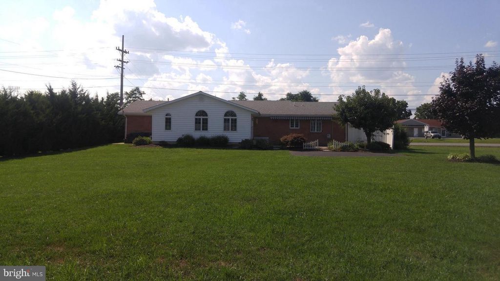 Image 3 of property listing at 8509 WINCHESTER AVE, Inwood, WV 25428