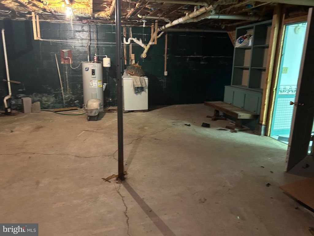 Image 23 of property listing at 8509 WINCHESTER AVE, Inwood, WV 25428