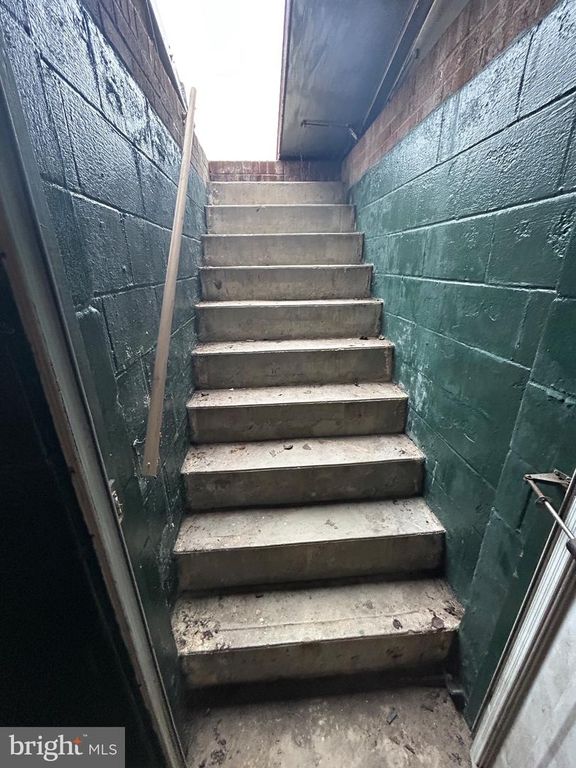 Image 24 of property listing at 8509 WINCHESTER AVE, Inwood, WV 25428