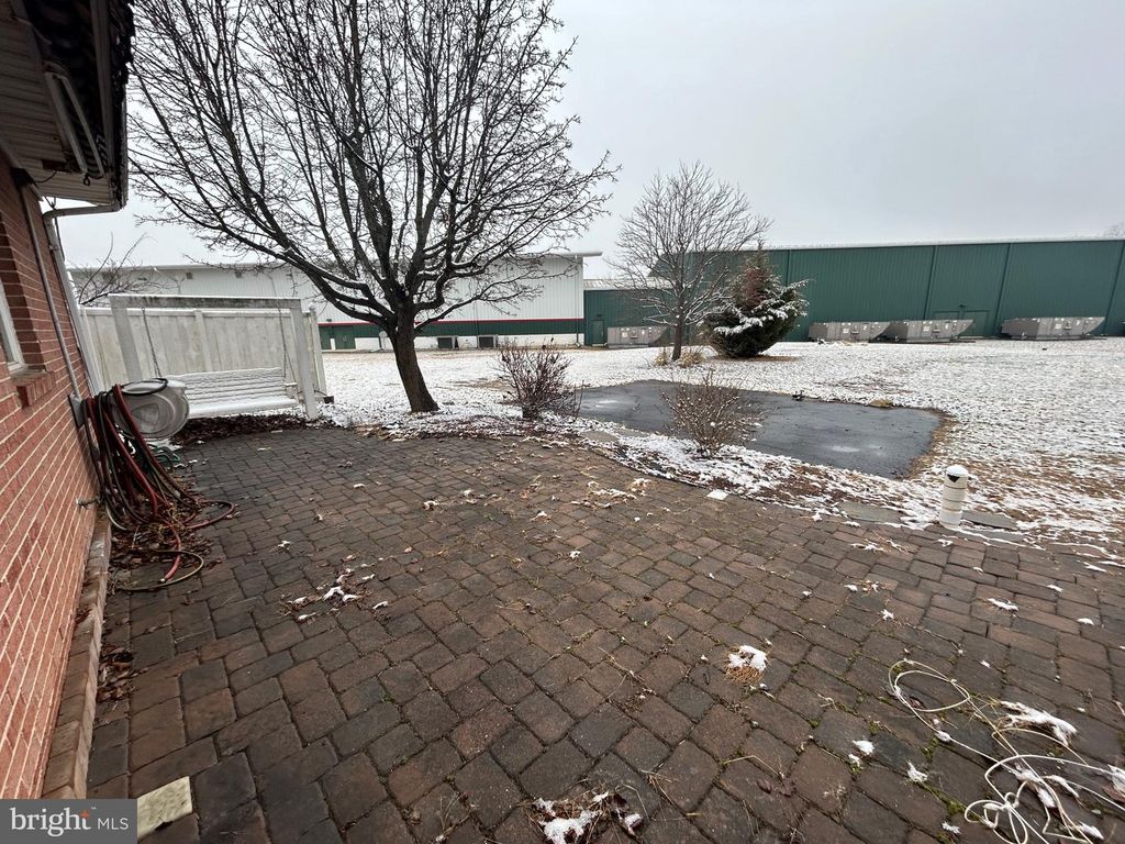 Image 25 of property listing at 8509 WINCHESTER AVE, Inwood, WV 25428