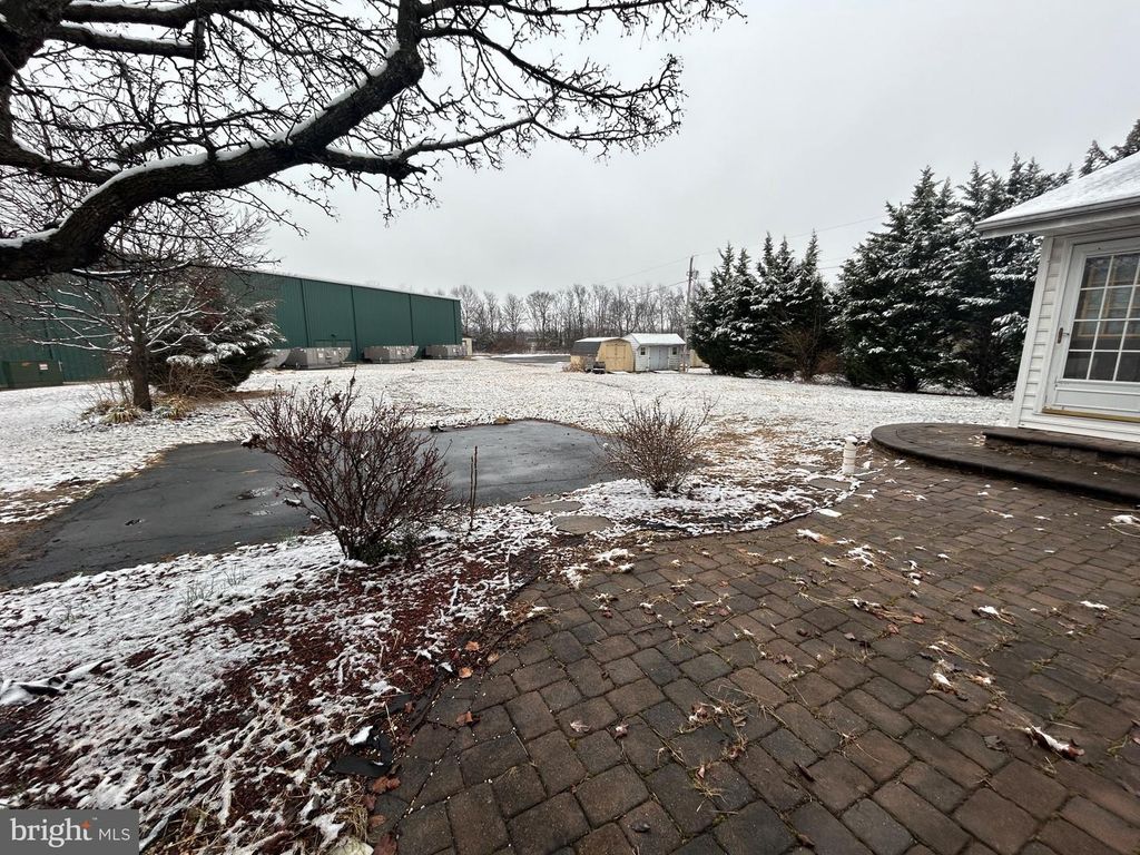 Image 26 of property listing at 8509 WINCHESTER AVE, Inwood, WV 25428