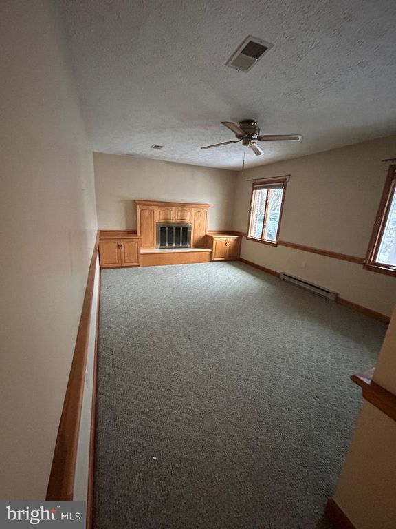 Image 5 of property listing at 8509 WINCHESTER AVE, Inwood, WV 25428