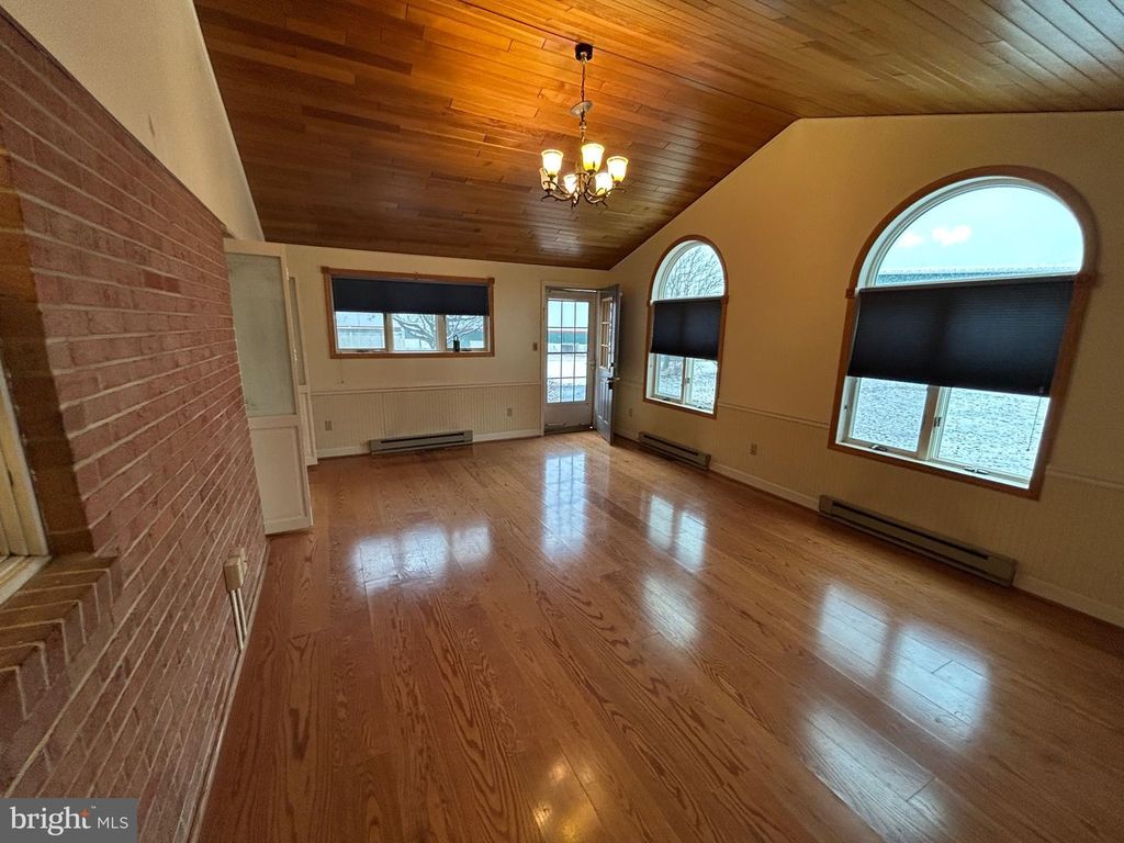 Image 6 of property listing at 8509 WINCHESTER AVE, Inwood, WV 25428