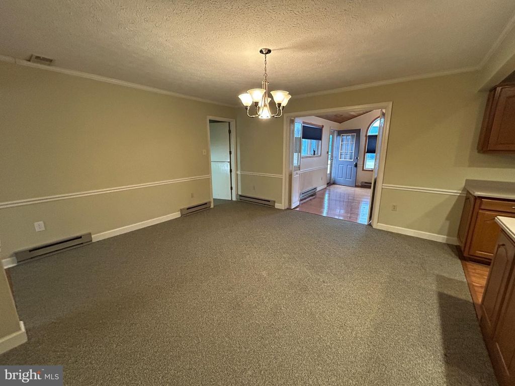 Image 10 of property listing at 8509 WINCHESTER AVE, Inwood, WV 25428