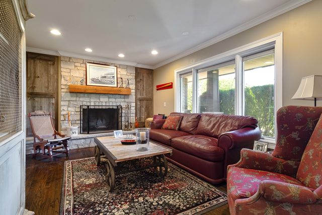 1971 Countryside Drive, Libertyville, IL 60048