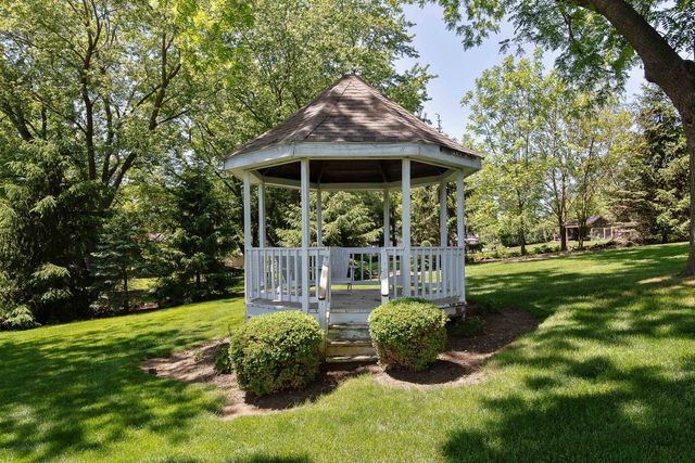 1971 Countryside Drive, Libertyville, IL 60048