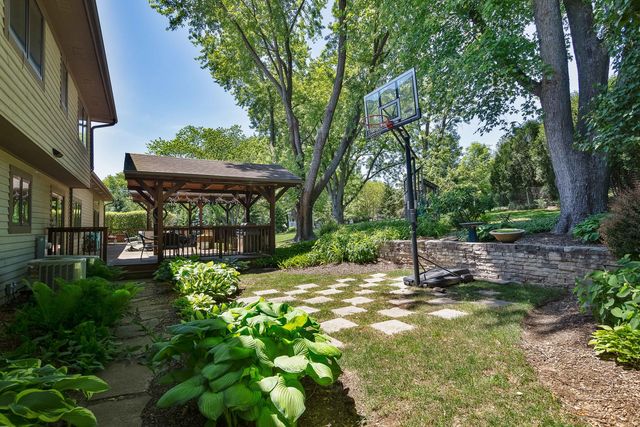 1971 Countryside Drive, Libertyville, IL 60048