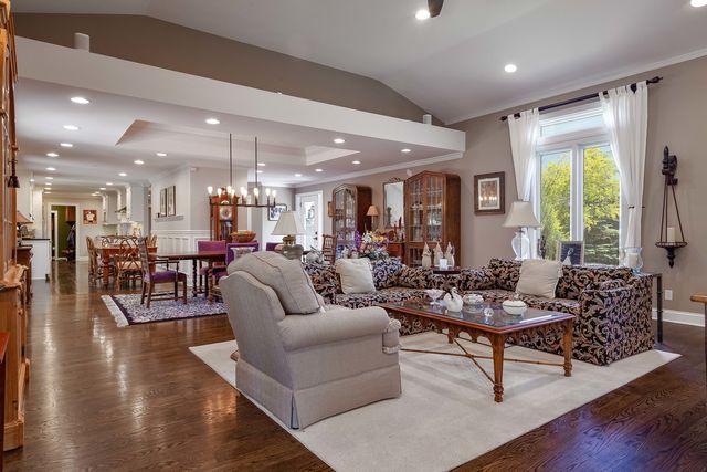 1971 Countryside Drive, Libertyville, IL 60048
