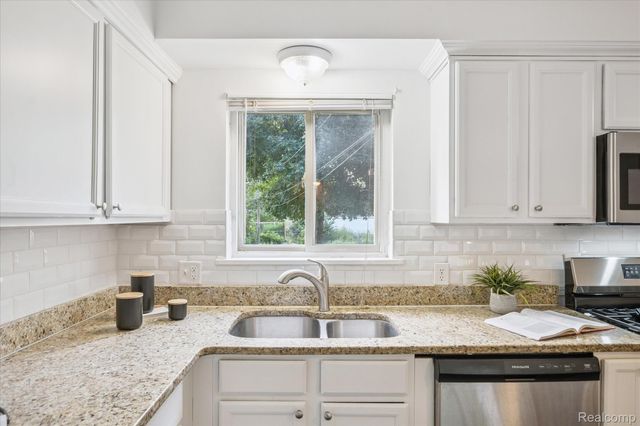 20830 Lantz Street, Clinton Charter Township, MI 48035