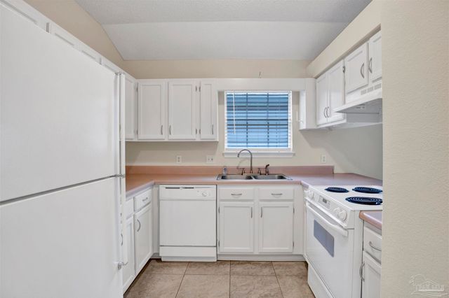 1613 Governors Dr, Pensacola, FL 32514