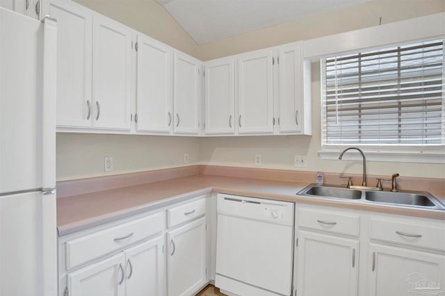 1613 Governors Dr, Pensacola, FL 32514