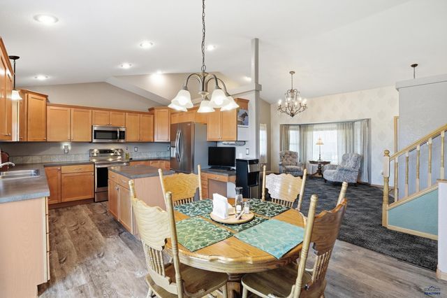 7230 CASTLEWOOD DR, Summerset, SD 57719