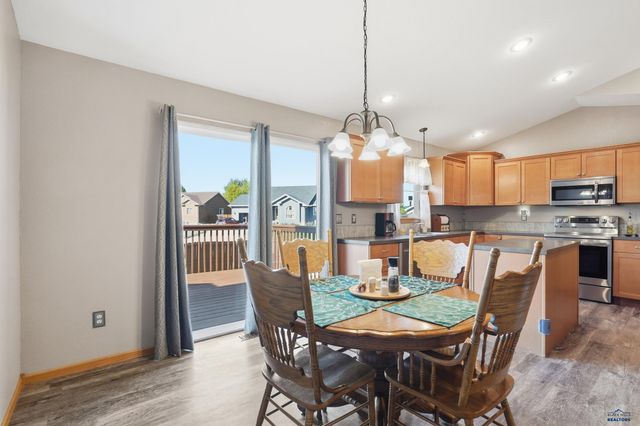 7230 CASTLEWOOD DR, Summerset, SD 57719