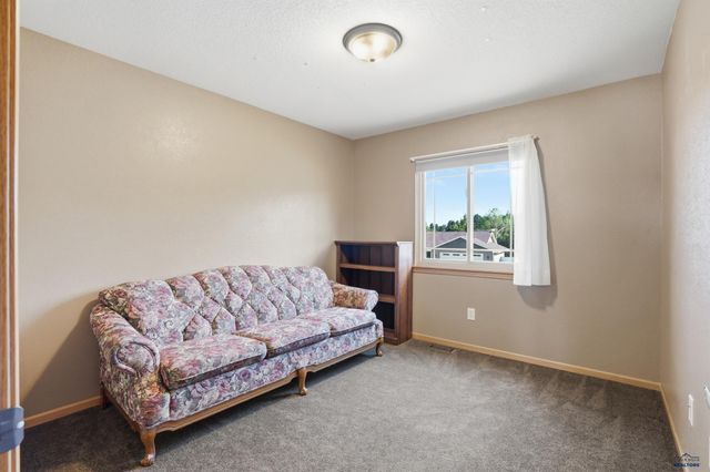 7230 CASTLEWOOD DR, Summerset, SD 57719