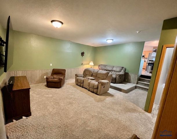7230 CASTLEWOOD DR, Summerset, SD 57719