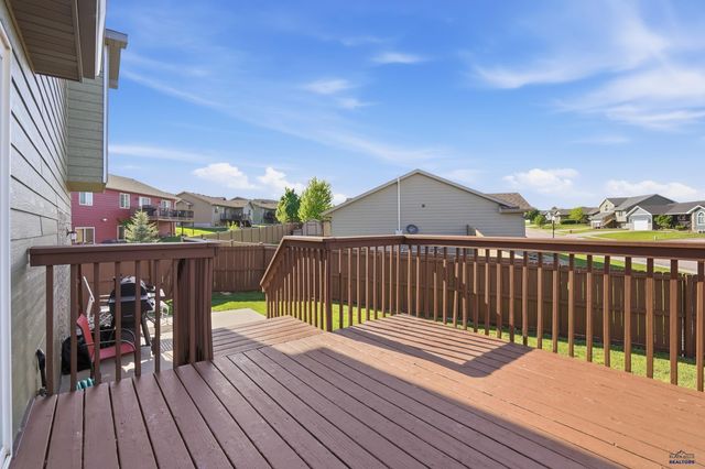 7230 CASTLEWOOD DR, Summerset, SD 57719