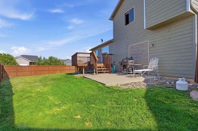 7230 CASTLEWOOD DR, Summerset, SD 57719